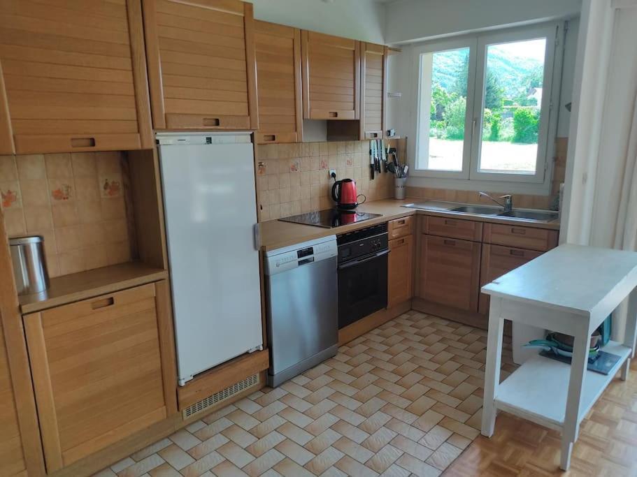 Bel Appartement Au Calme A 5 Minutes Du Village Ментон-Сен-Бернар Екстериор снимка